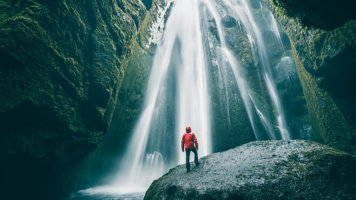 BBC World Service CrowdScience, What is white?, Why are waterfalls