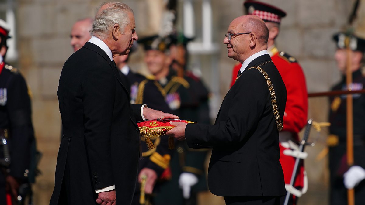 BBC News - Scotland, King Charles Presented With The Keys Of Edinburgh