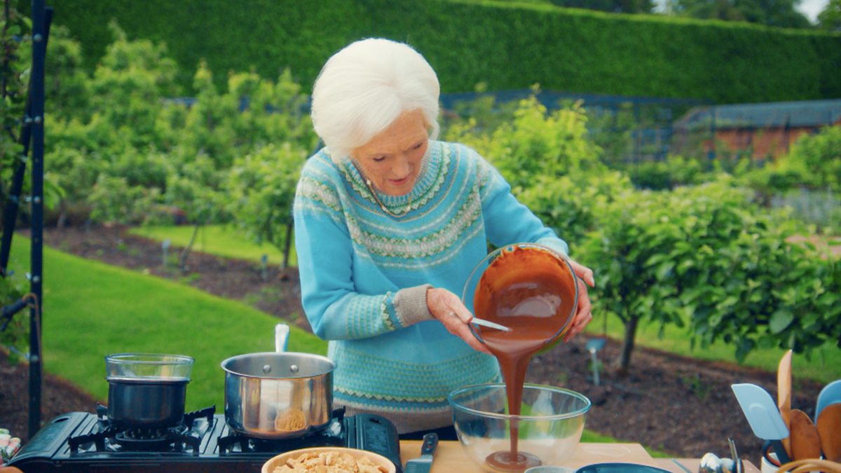 BBC Two Mary Berry Cook and Share, Series 1, Crowd Pleasers, Mary's Rocky Road BBC Two Mary Berry Cook and Share, Series 1, Crowd Pleasers, Mary's Rocky Road