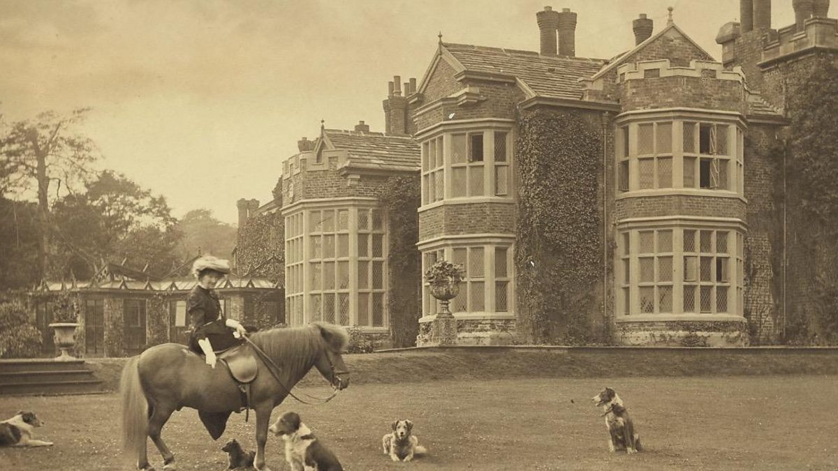 BBC Radio Manchester Becky Want, Gaz Drinkwater sits in (24/10/2022