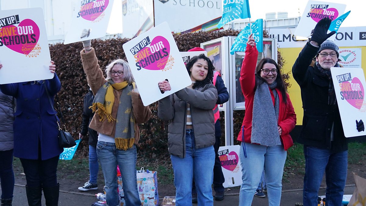 BBC CWR - CWR Breakfast with Phil Upton, 01/02/2023, On the picket line ...