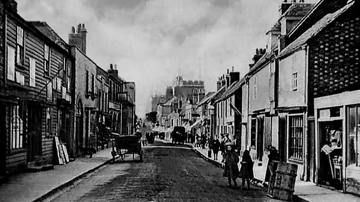 BBC One Bargain Hunt, Series 64, Detling 7, Caroline talks to Louise
