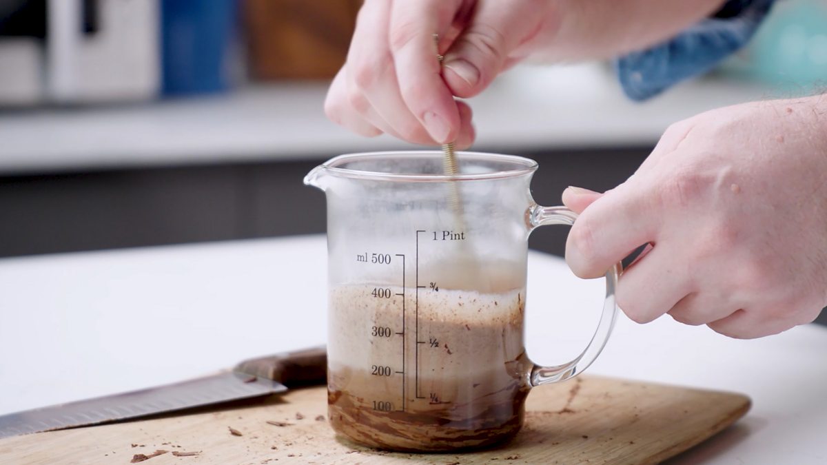BBC BBC Food, How to make a quick chocolate sauce