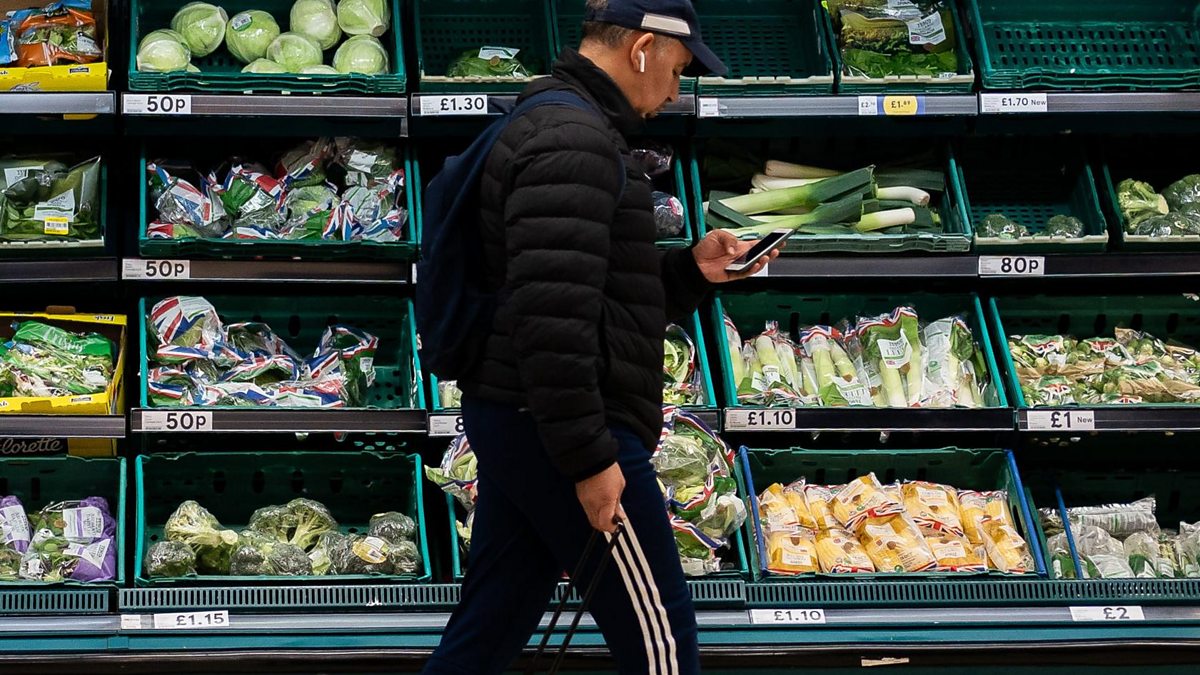 BBC Who's affected by rising inflation?