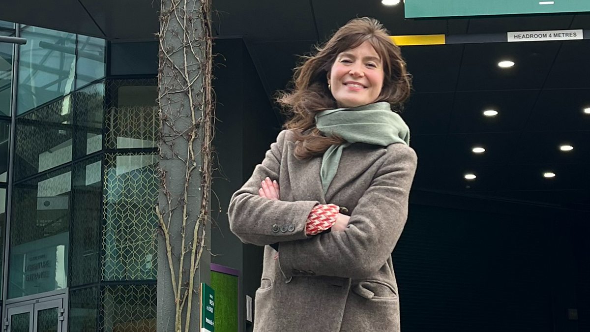 BBC One Bargain Hunt, Series 65, Kingston 15