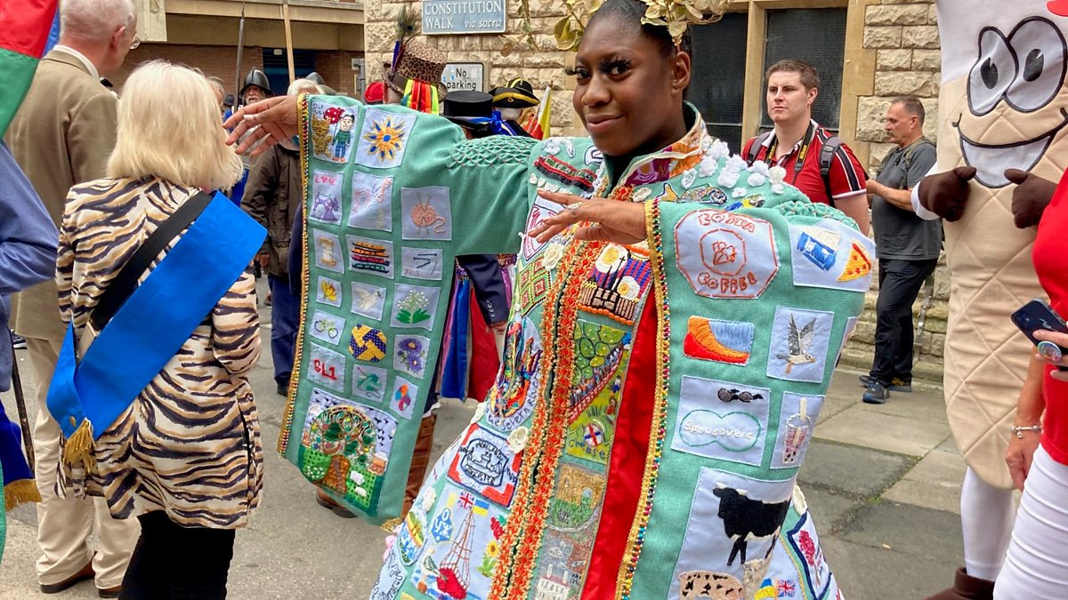 BBC Radio Gloucestershire BBC Radio Gloucestershire daytime, Costume