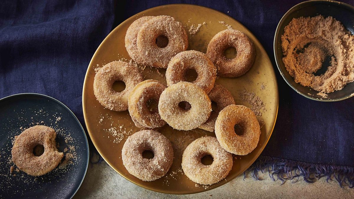 BBC BBC Food, Vegan baked cinnamon doughnuts