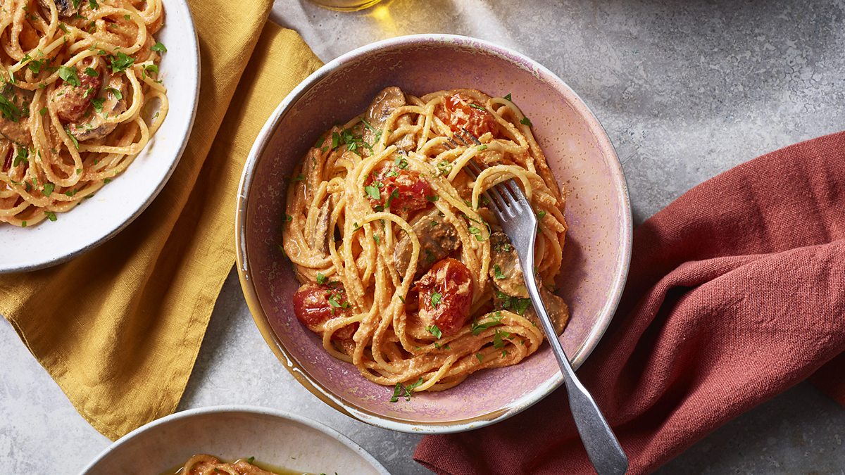 BBC - BBC Food, Creamy red pepper and cashew pasta