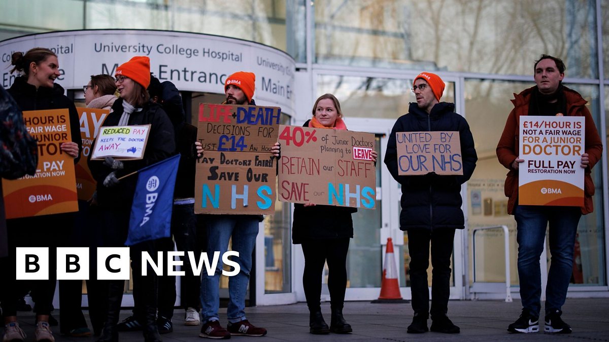 BBC News - Junior Doctors In England Begin Three Day Strike