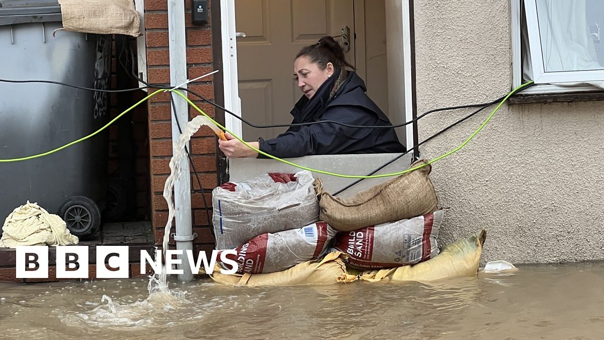 BBC News - More Than 1,000 Homes Flooded in England