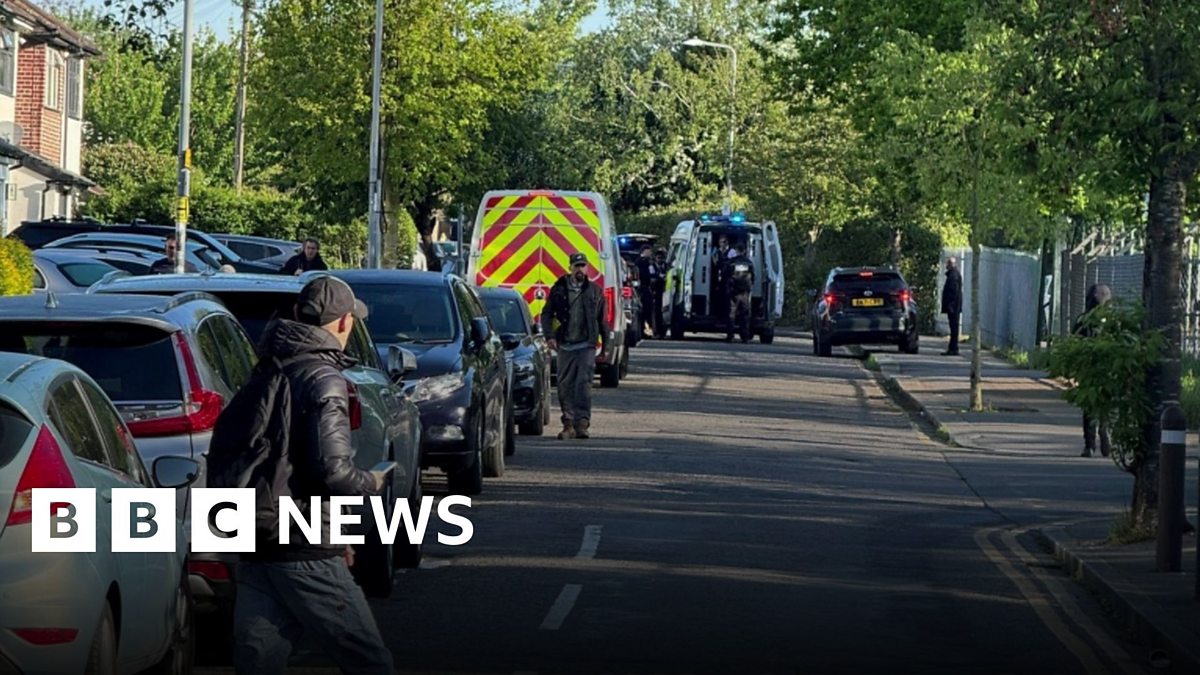 BBC News - 14-Year-Old Boy Dies After Hainault Sword Attack