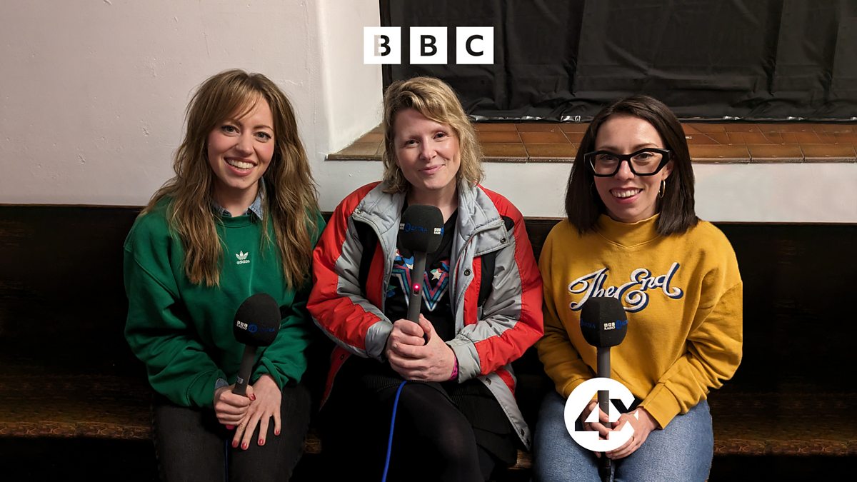 Bbc Radio 4 Extra Comedy Club At Machynlleth 2024 Flo And Joan And Comedians Beer Mat Flipping 8469