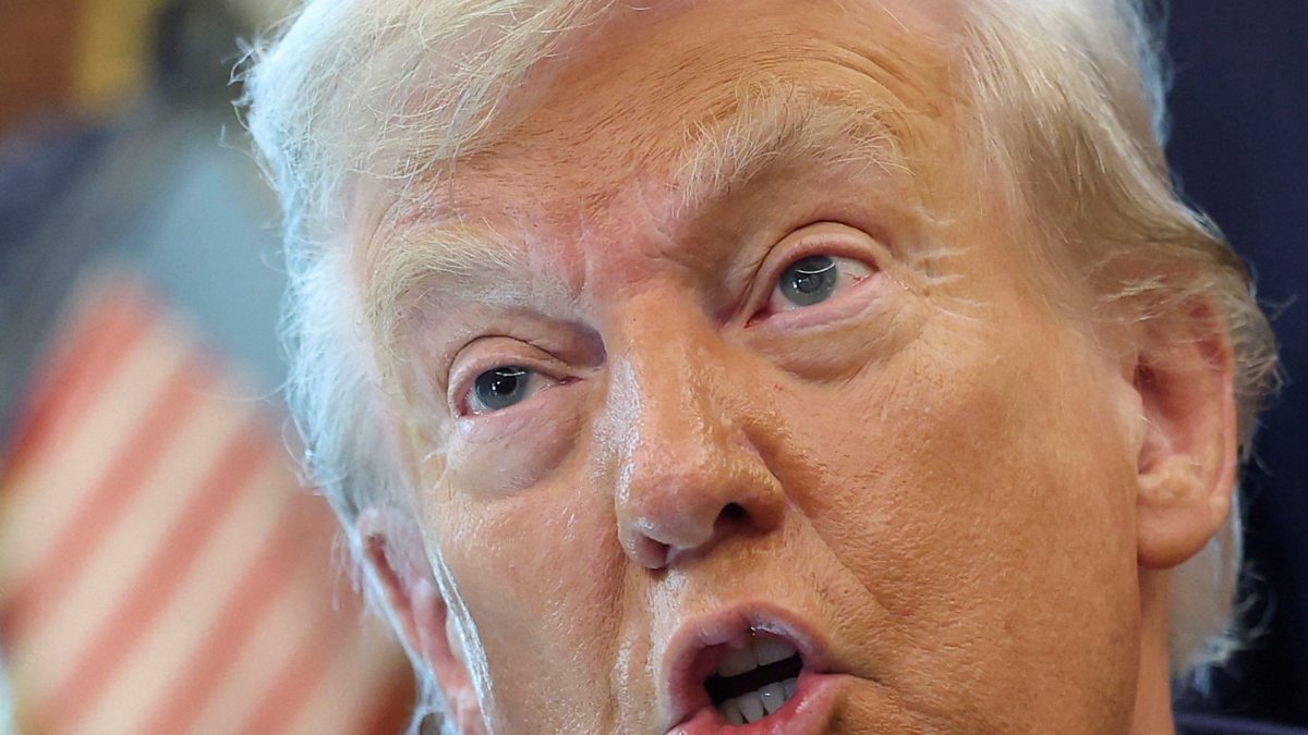 Trump's stand-off with the Federal Reserve bank
