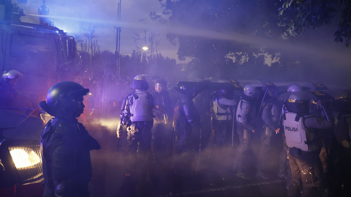 Newshour, Indonesia gripped by another day of anti-government demonstrations