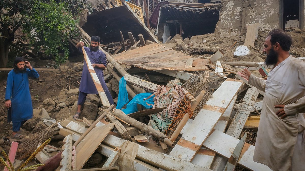 Newshour, Hundreds of people killed in Afghan earthquake