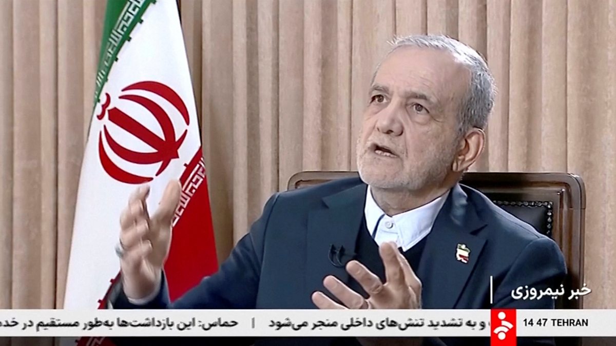 Iran warns US against intervention as protesters defy crackdown