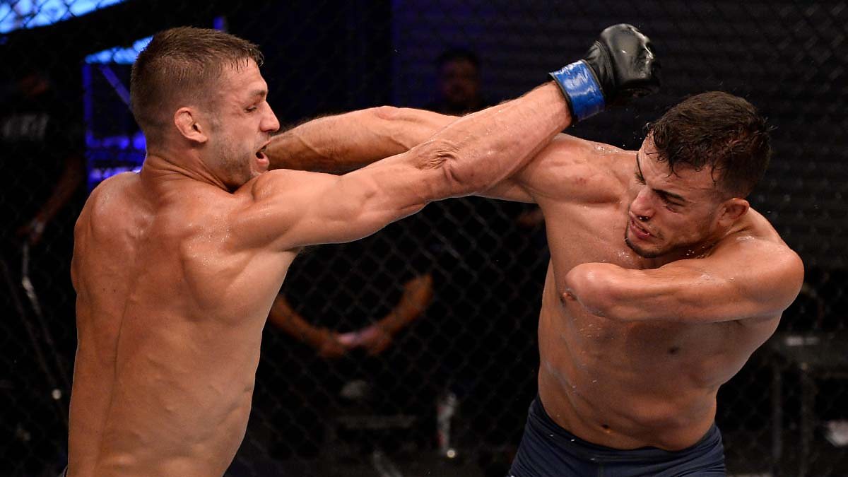 Nick Newell fights Alex Munoz