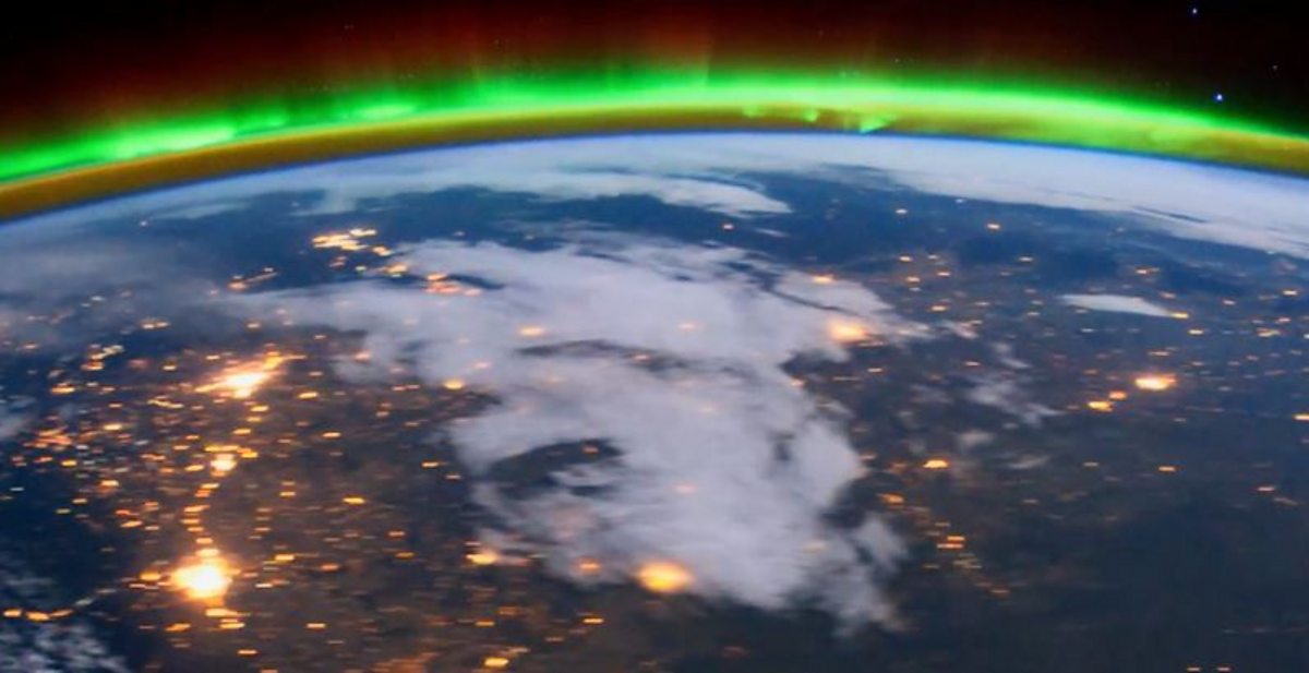 Physics KS4 / GCSE The Origin of the Northern and Southern Lights