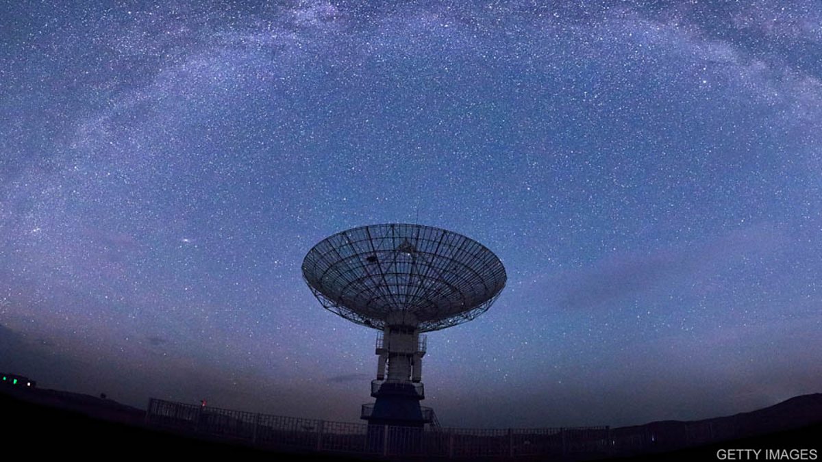 c Learning English 媒体英语 First Ever Black Hole Image Released 科学家公布首张黑洞照片