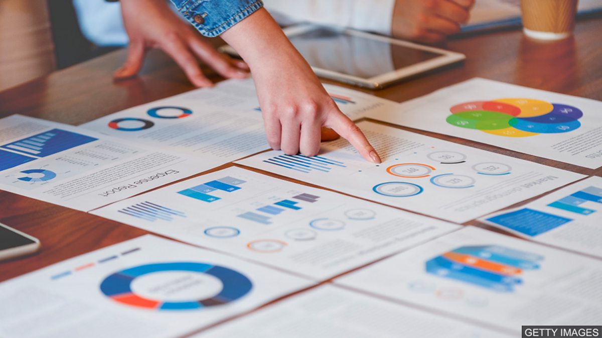 c Learning English 今日短语 To Take Stock Of 全面盘点 整体评估