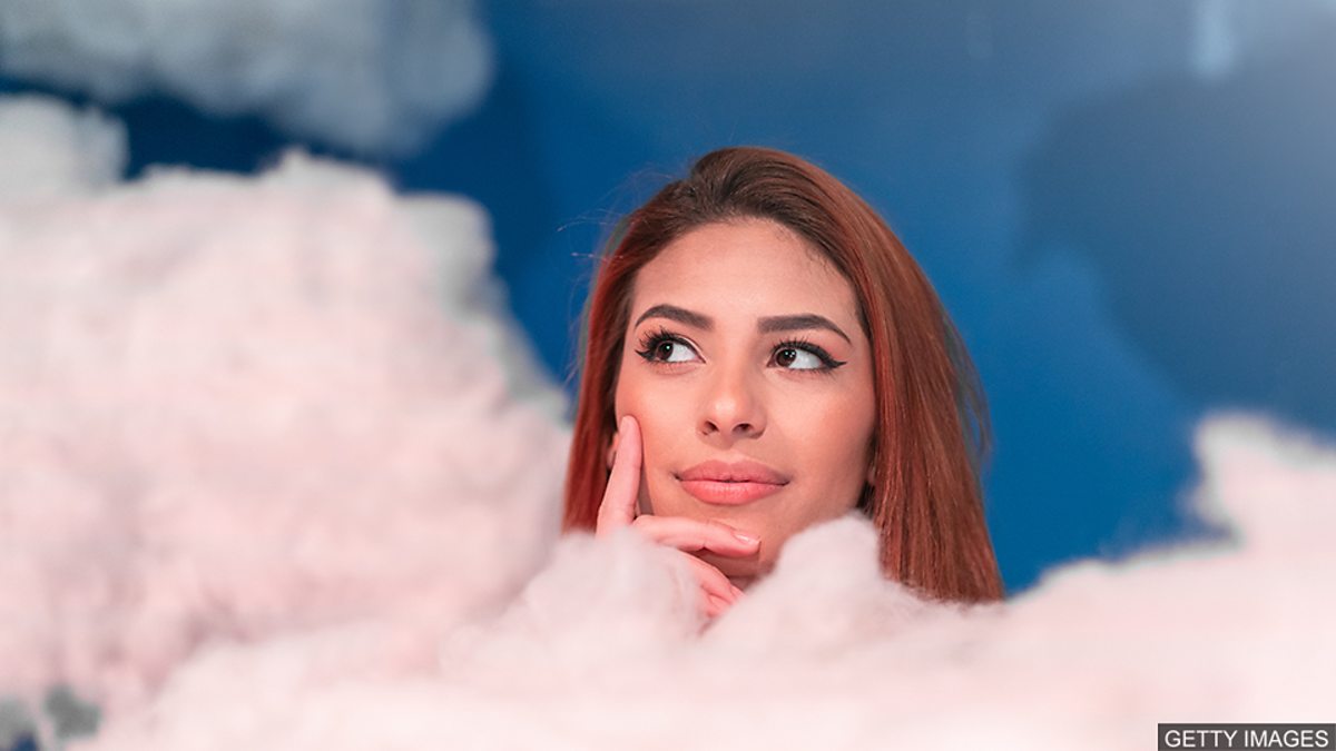 c Learning English 今日短语 Head In The Clouds 心不在焉 胡思乱想