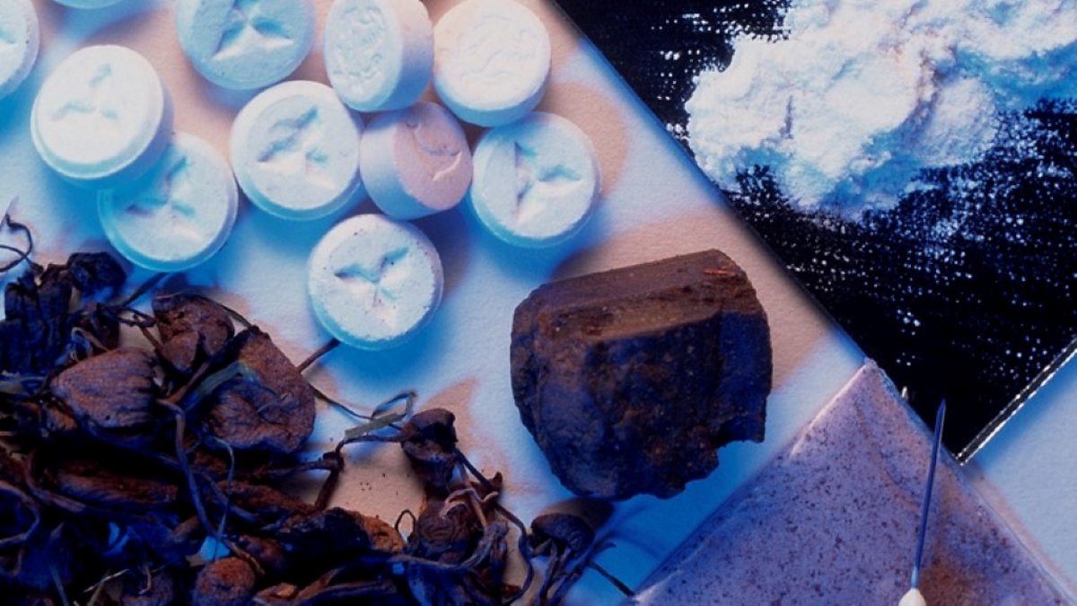 How do alcohol and drugs affect crime? Causes and theories of crime