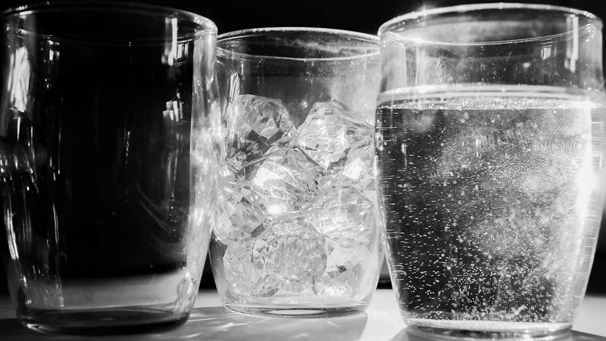 Liquids Solids, liquids and gases 3rd level Science Revision BBC