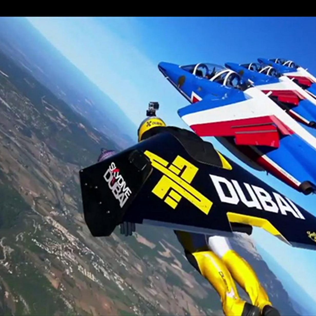 Watch Two Men In Jetpacks Fly Above Dubai [Video]