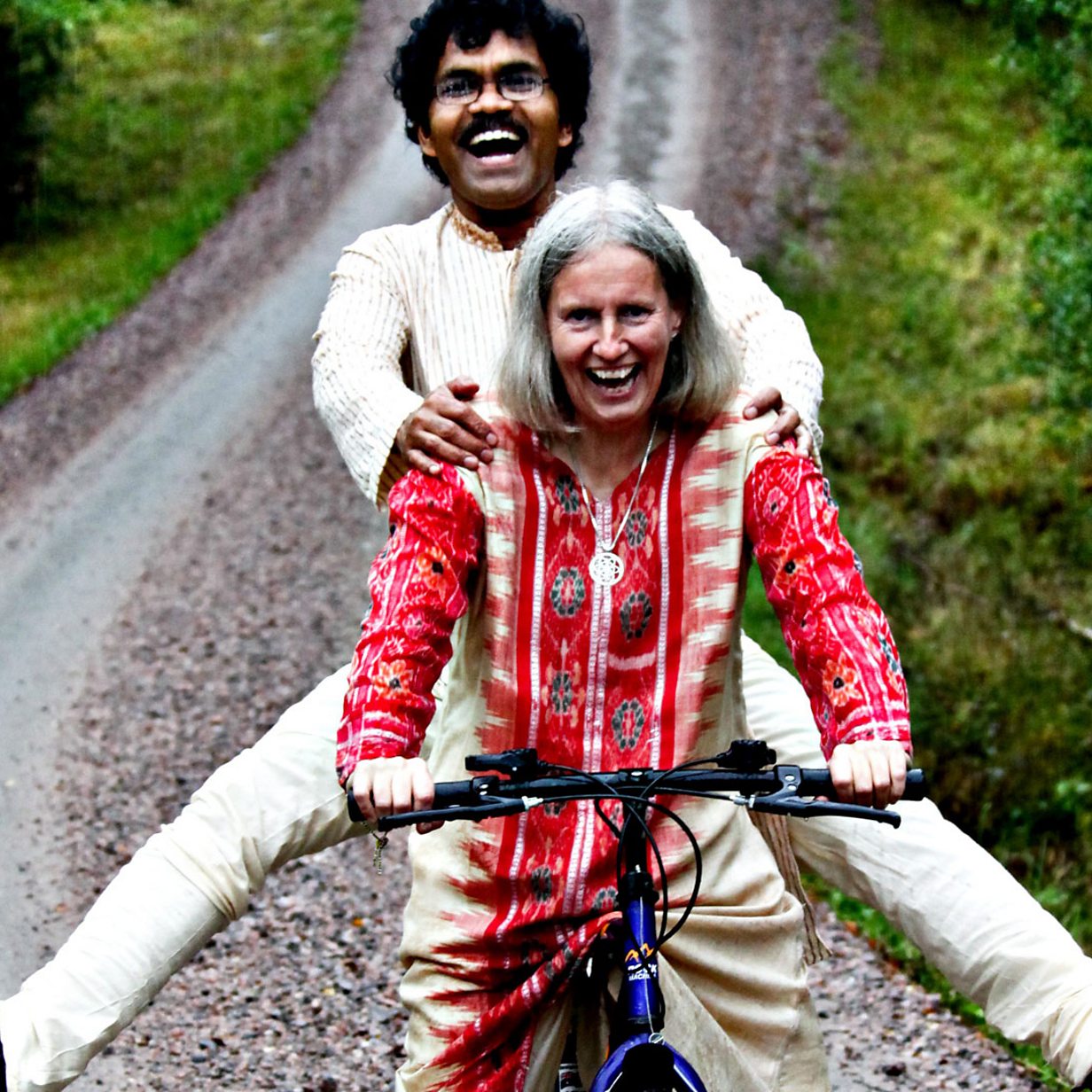 The man who cycled from India to Europe for love - BBC News