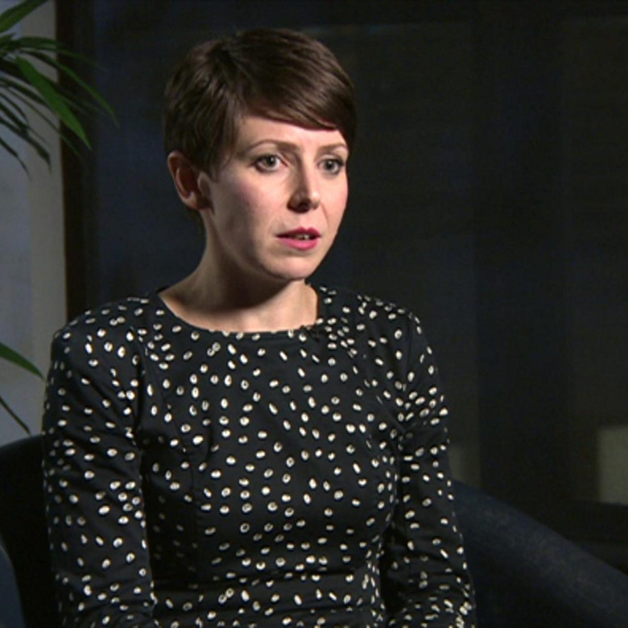 Elliw Gwawr: 'It wasn't just a brush of the hand' - BBC News