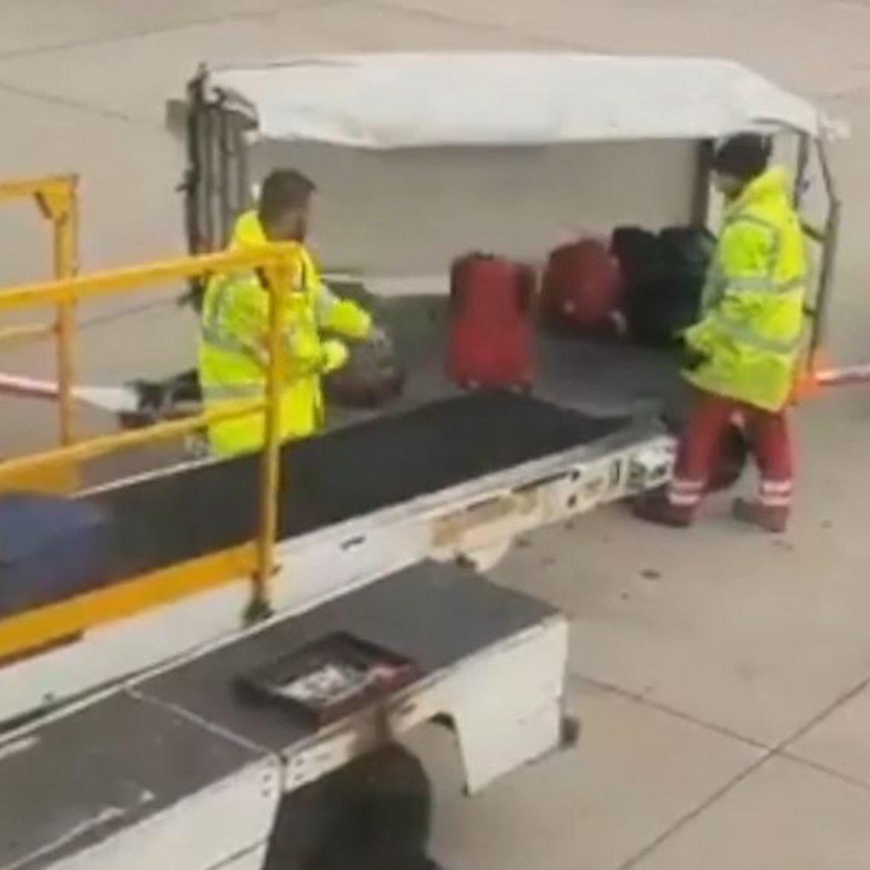 manchester airport lost luggage