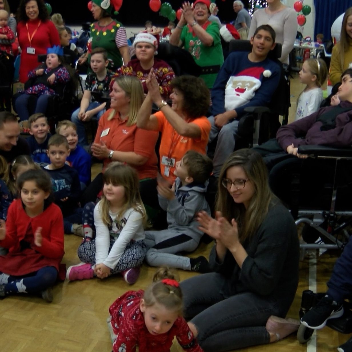 Ellenor Hospice: Santa visits seriously ill children - BBC News