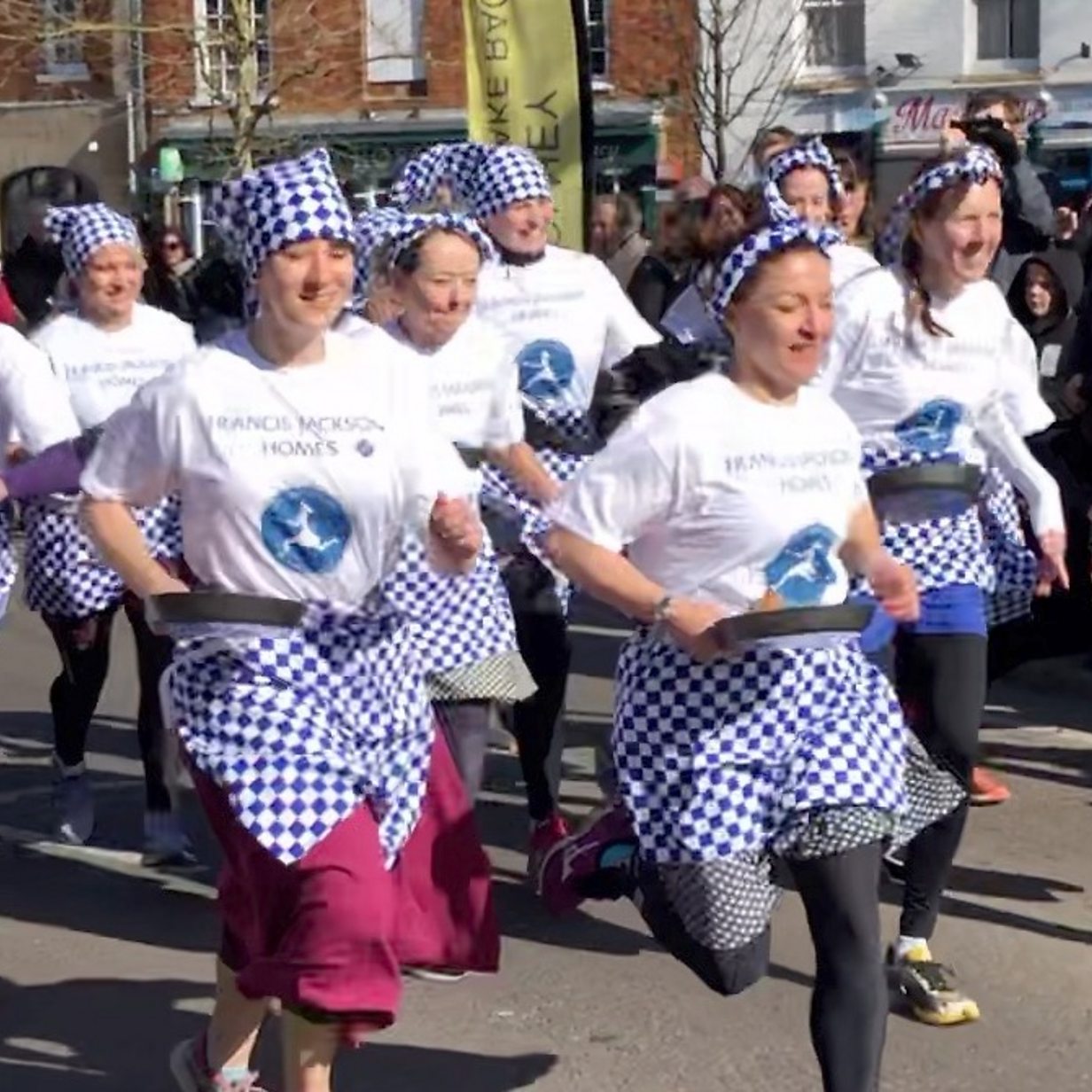 Pancake Day: 'World's oldest' race still going in Olney - BBC News