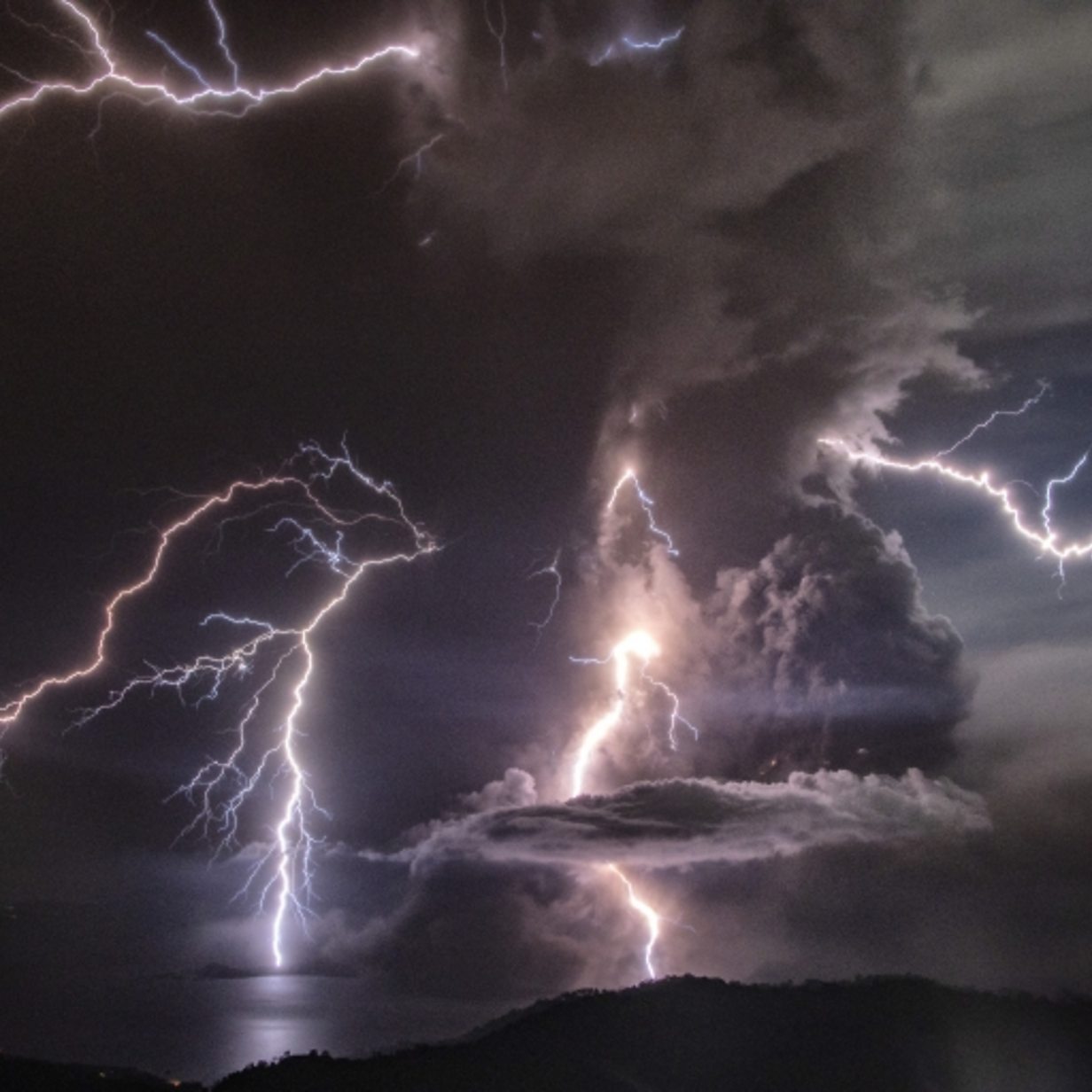 Taal: Time-lapse of lightning storm swirling round Philippine volcano - BBC  News