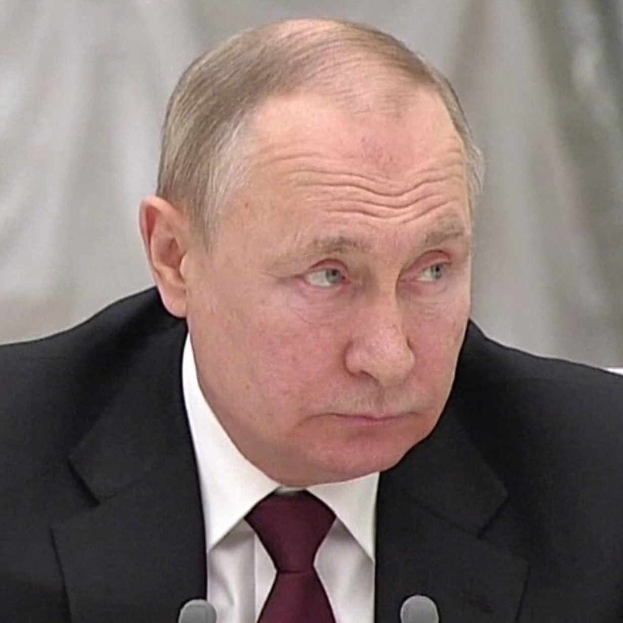 Ukraine Putin tells Russias spy chief to speak plainly