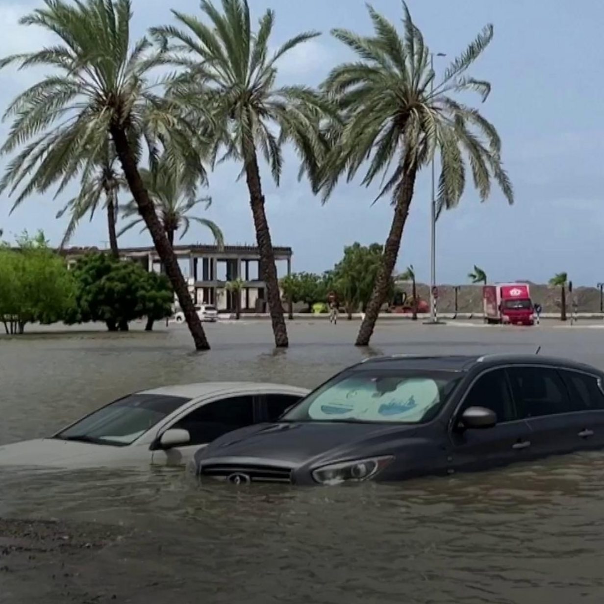 Heavy rain brings flooding to United Arab Emirates