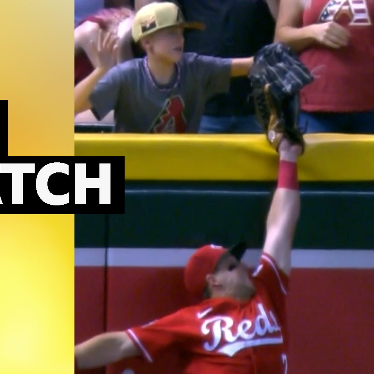 MLB: Cincinnati Reds fielder Spencer Steer has ball stolen by
