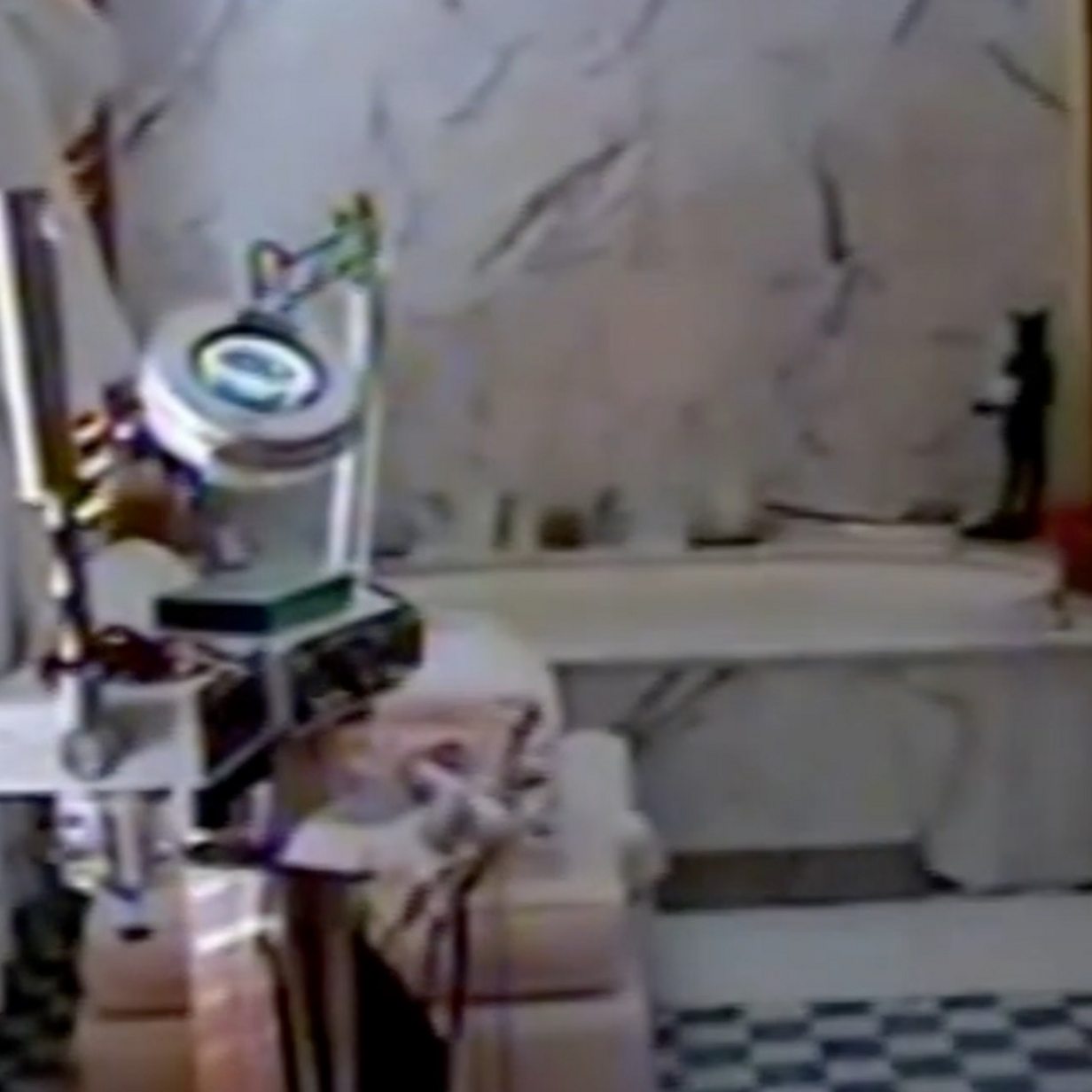 DOJ re-releases 2005 video showing Epstein's Florida home - BBC News