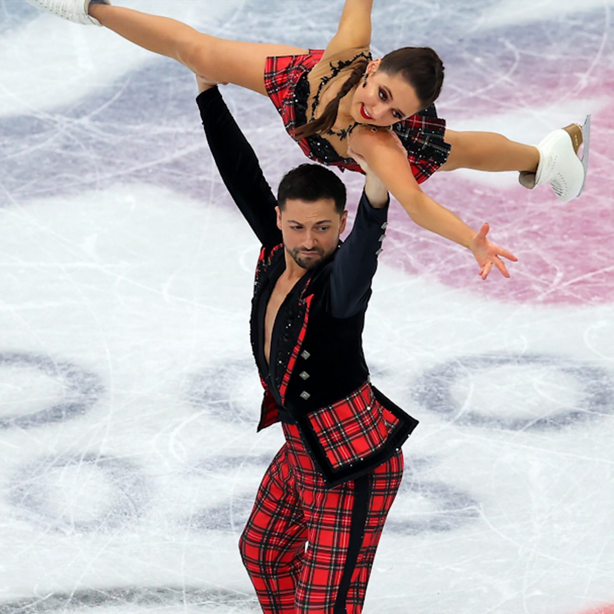 Winter Olympics 2026: Great Britain's Lilah Fear and Lewis Gibson miss out on figure skating medal - BBC Sport