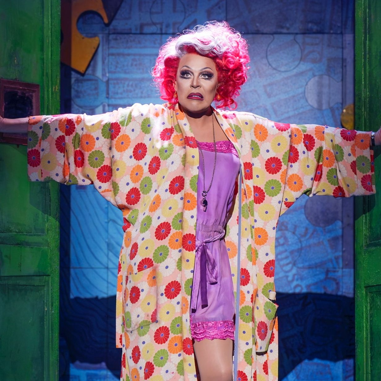 【Annie 】factoy-b revel It's The Hard-Knock Life for La Voix in Annie - BBC News