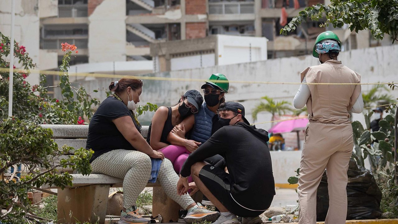 Venezuelans express anger over the state's response to earthquake recovery; rescue teams listen for signs of life as death toll mounts.