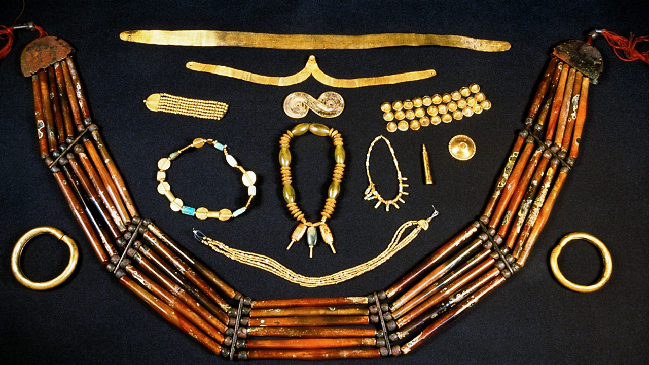 Gold and agate jewellery from the Indus Valley