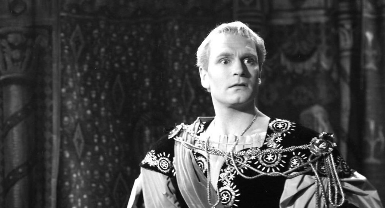 Laurence Olivier as Hamlet in the 1948 film.