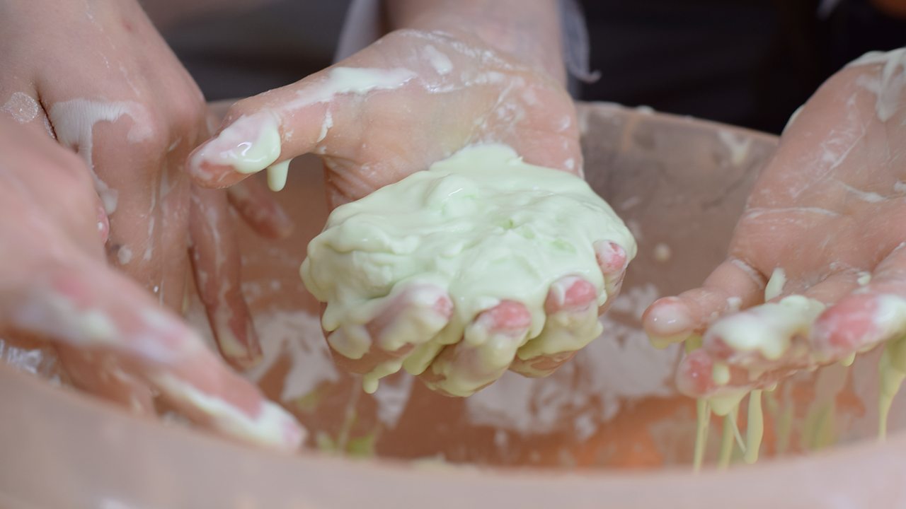 How to make spooky oobleck for Halloween