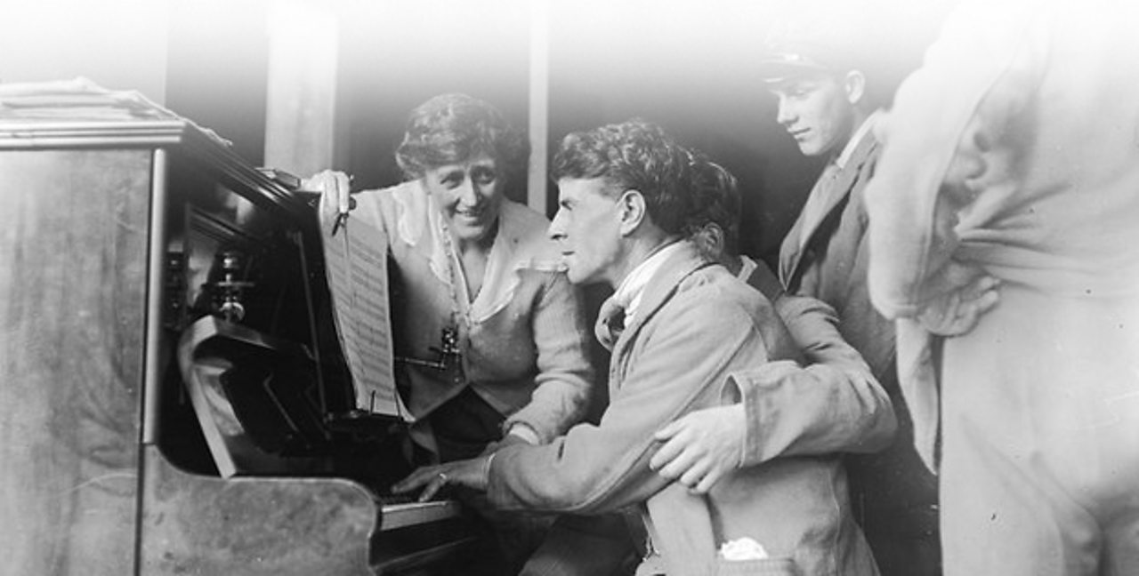 A wounded soldier at a music class in London in September 1919