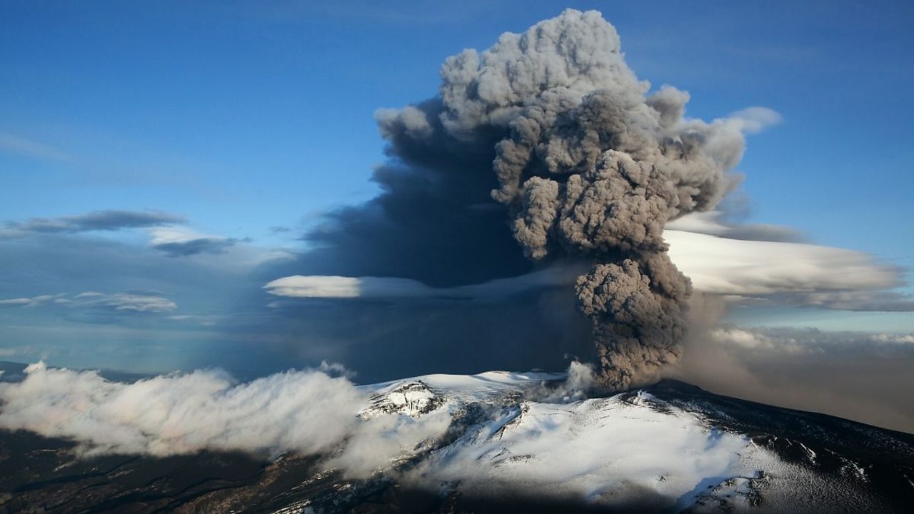 What happens when a volcano erupts? - BBC Bitesize