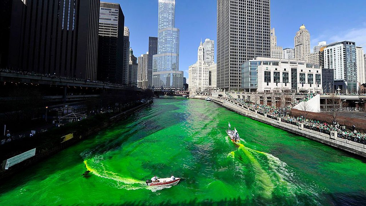 Chicago River dyed green for St Patrick's Day