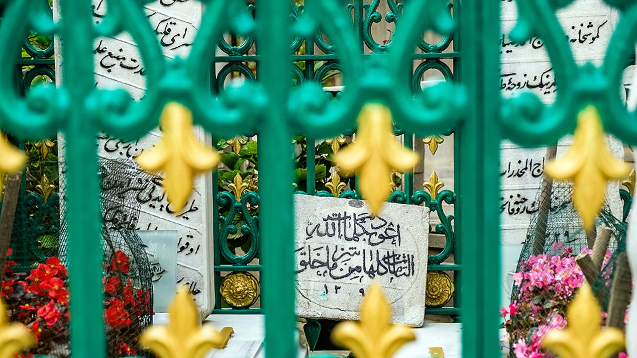 Islam – Muslim graves in Istanbul, Turkey