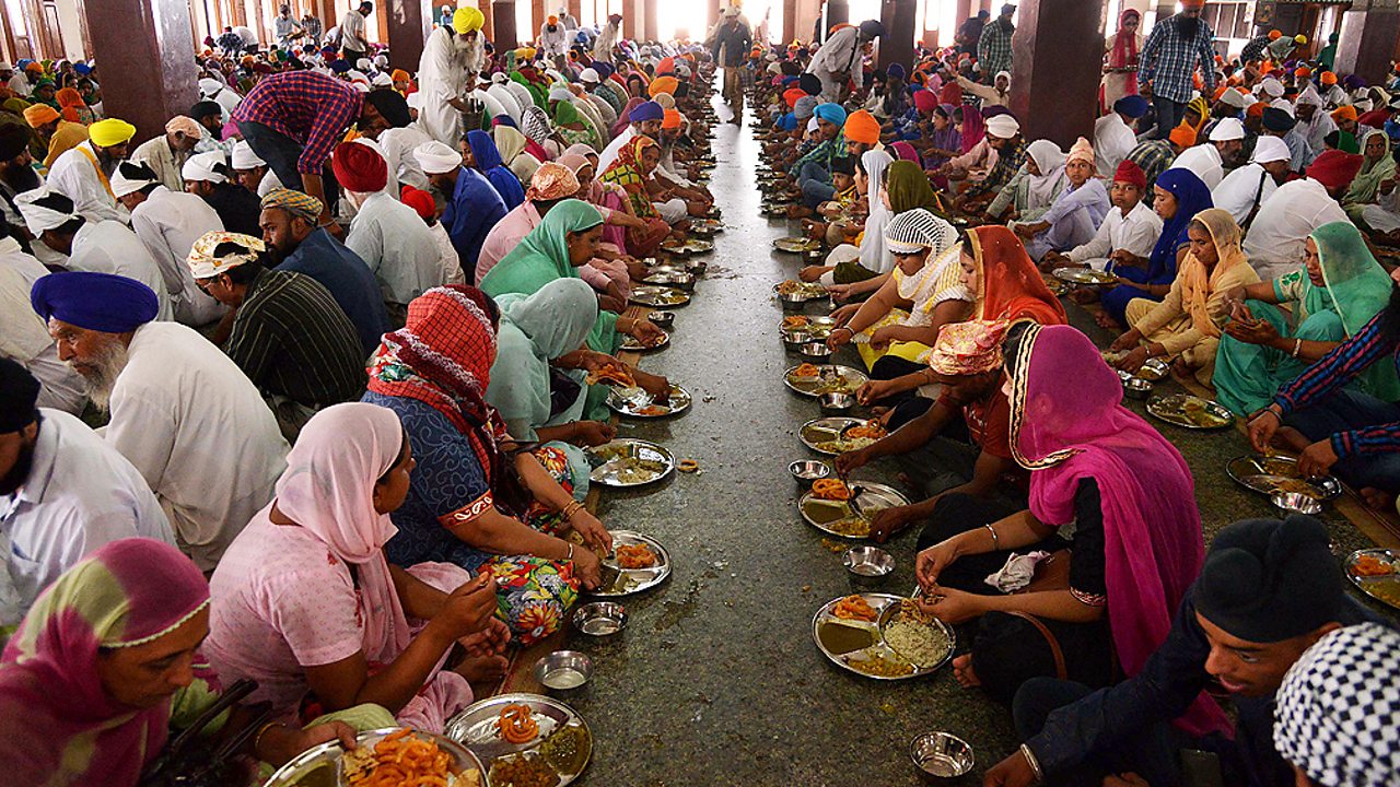 Sikhism - Vegetarian food in a langar