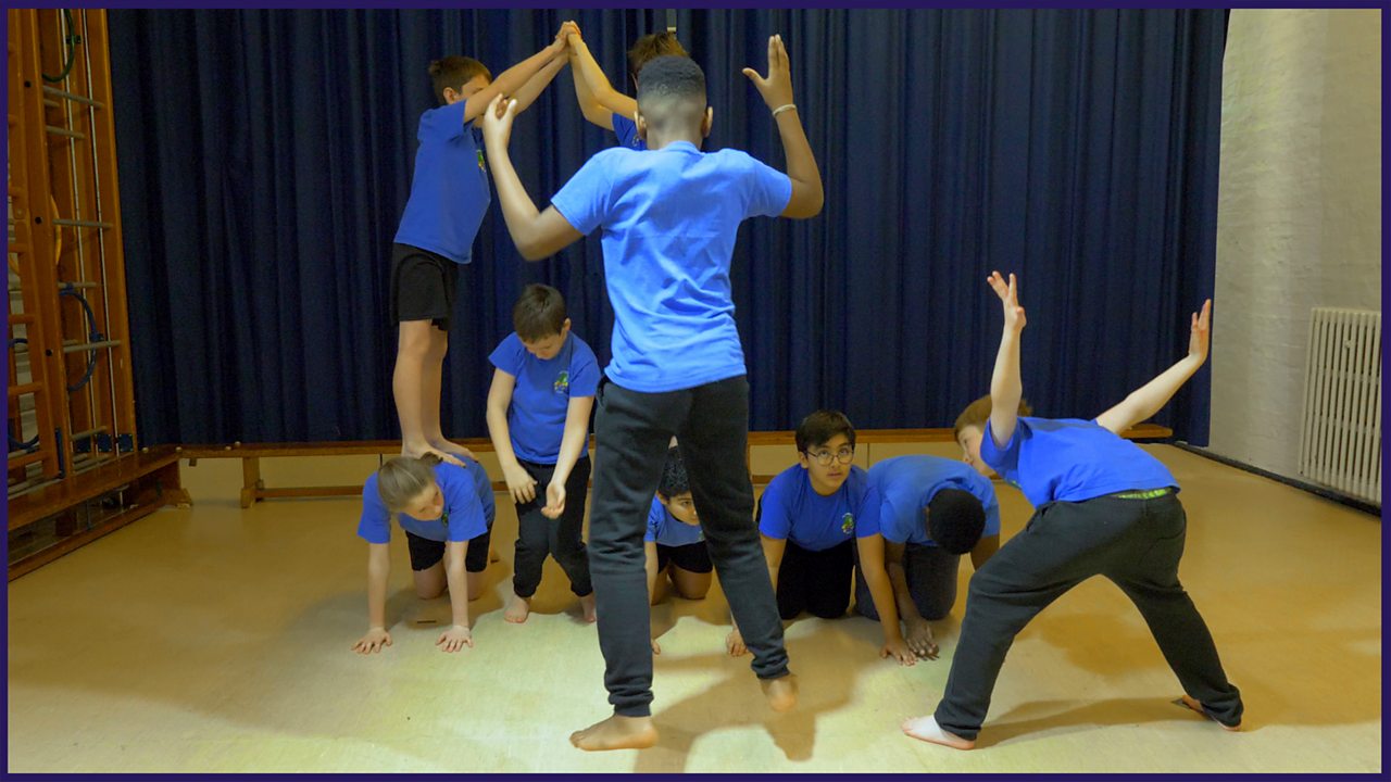 KS2 Dance: Step-by-Step - Dance 7-11 - Gallery - The Blitz - BBC School Radio - BBC Teach